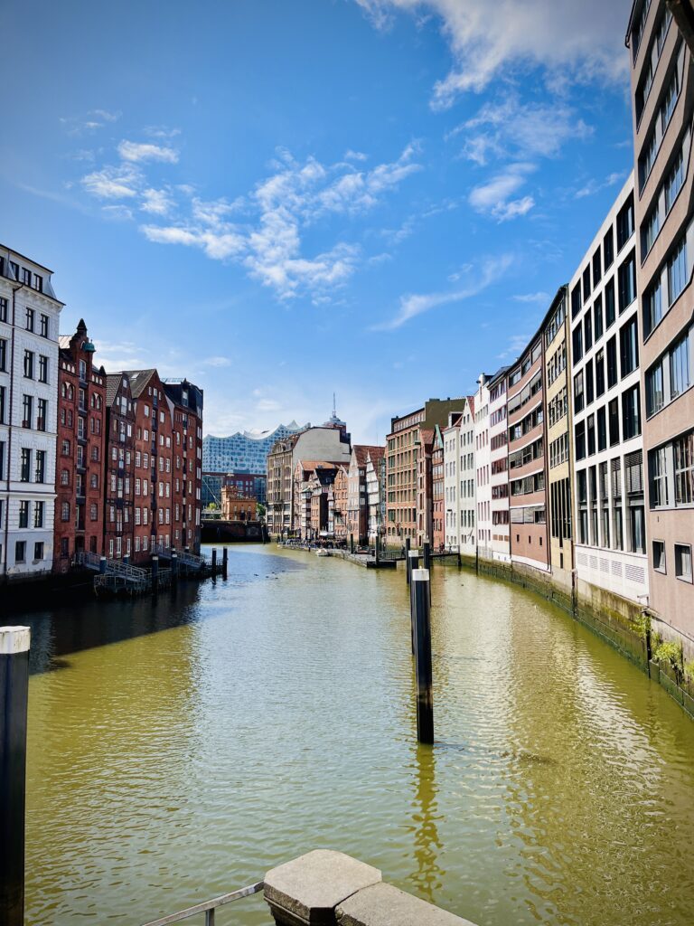 Blick auf die Elbphilharmonie in Hamburg