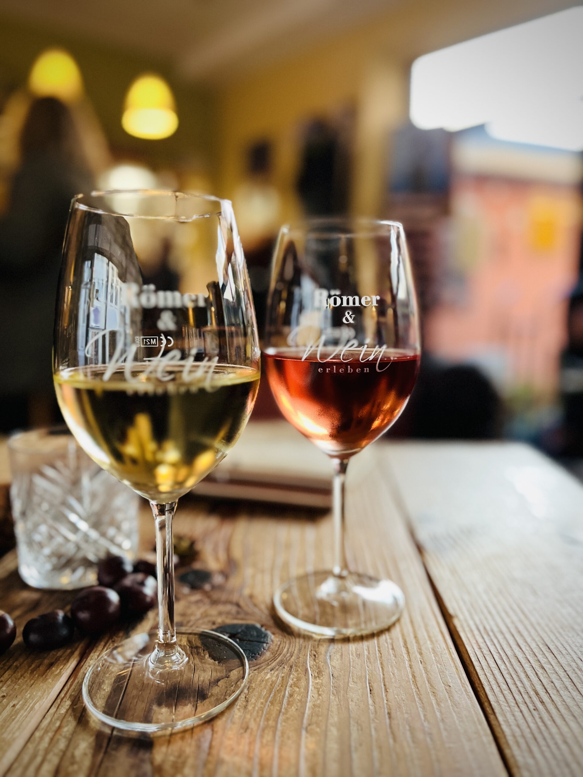 Weingläser Römer und Wein