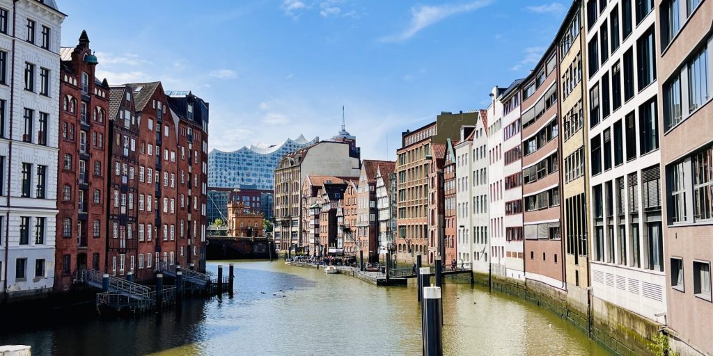 Blick auf die Elbphilharmonie in Hamburg