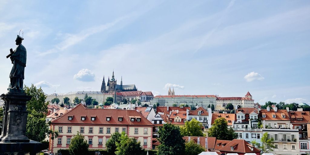 Blick auf die Prager Burg von der Karlsbrücke aus